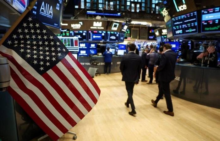 مباشر السعودية | تراجع الأسهم الأمريكية مع تصاعد مخاوف التضخم عقب تصريحات وارش