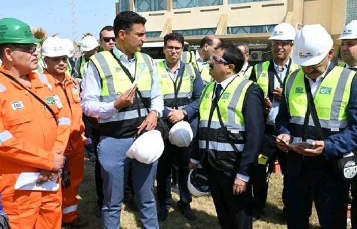 اقتصاد مصر | 900 ألف طن إنتاج.. وزير الصناعة: مصر تعزز صناعة الأسمدة والسكر - ايجبت نيوز