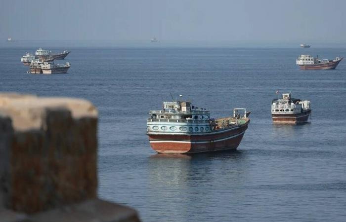 مباشر السعودية | غرق سفينة بضائع سائبة قرب مضيق هرمز